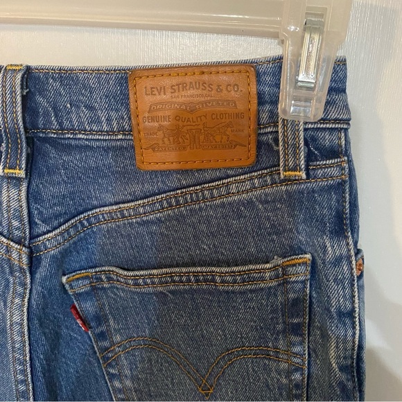Levi's Premium Ribcage Straight Jeans in Size 25 - Picture 8 of 15